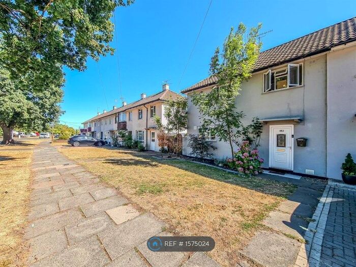 3 Bedroom Semi-Detached House To Rent In Blenheim Chase, Leigh-On-Sea, SS9