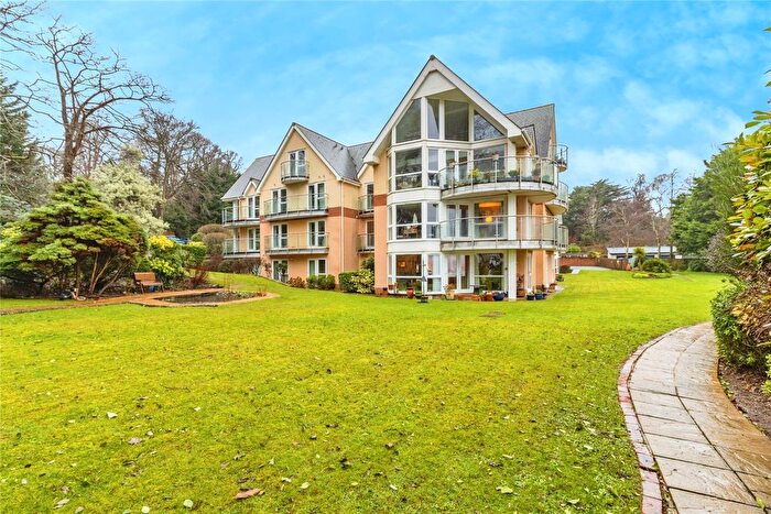 2 Bedroom Flat For Sale In Old Teignmouth Road, Dawlish, Devon, EX7