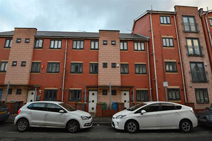 4 Bedroom House To Rent In New Welcome Street, Hulme, Manchester, M15