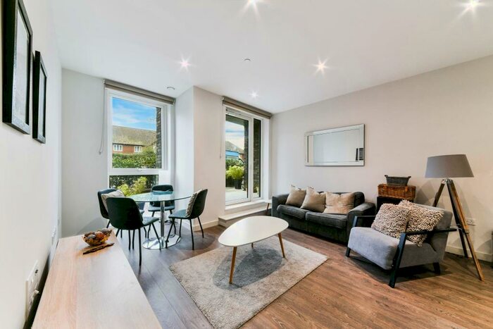 1 Bedroom Flat To Rent In Sandpiper Building, Woodbury Down, N4