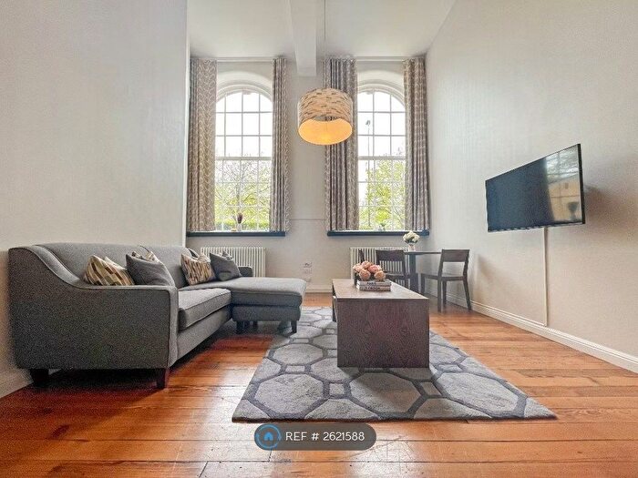 1 Bedroom Flat To Rent In Mcdonald Road, Edinburgh, EH7