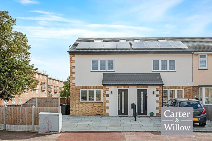 3 Bedroom End Terrace House For Sale In Calverley Crescent, Dagenham, RM10