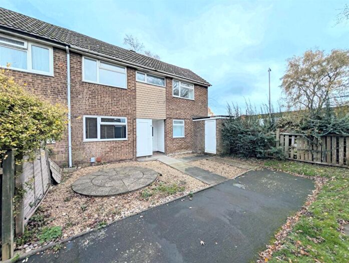 4 Bedroom End Of Terrace House To Rent In Vandyke, Bracknell, RG12