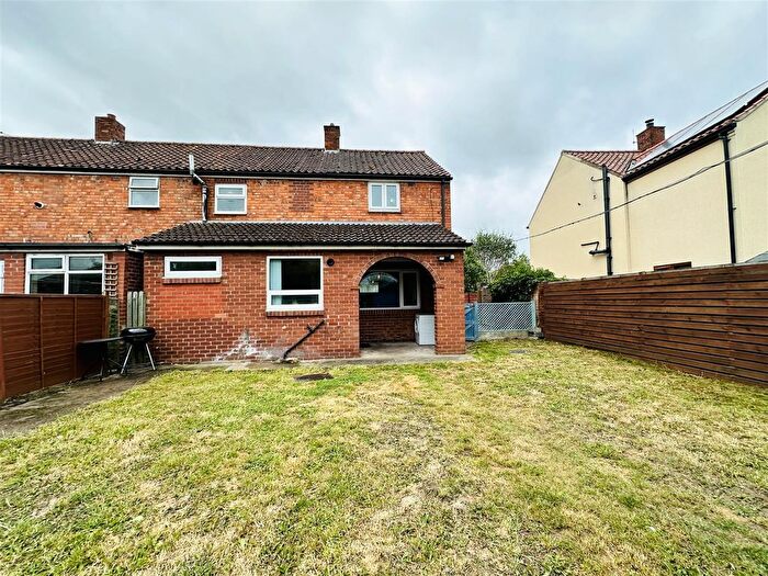 3 Bedroom Semi-Detached House For Sale In Back Lane, Holme-On-Spalding-Moor, YO43