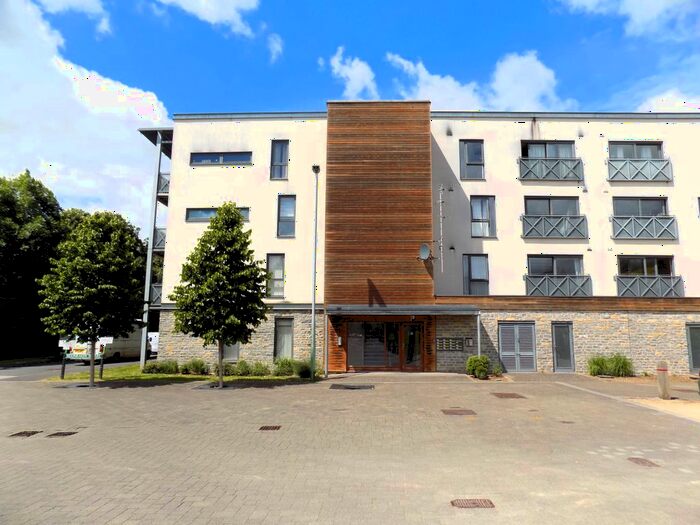 2 Bedroom Flat To Rent In Moonraker Square, Street, BA16