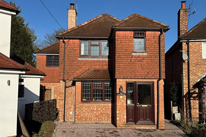 4 Bedroom Detached House For Sale In Wood Road, Godalming, GU7