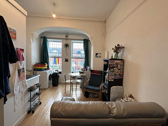 1 Bedroom Apartment To Rent In Wellington Road - Fallowfield, M14