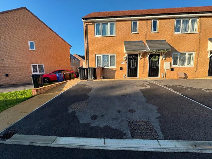 3 Bedroom Town House For Sale In Midland Way, Barnsley, South Yorkshire, S73