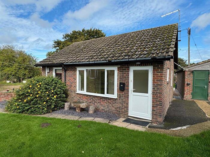 1 Bedroom Bungalow To Rent In Morris Court Farm, Bapchild, Sittingbourne, ME9