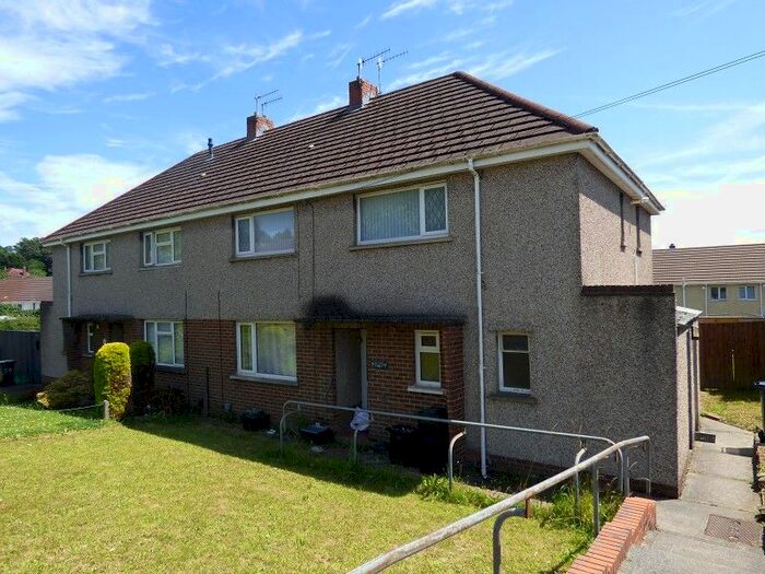 2 Bedroom Flat To Rent In Heol Catwg, Caewern, Neath ., SA10