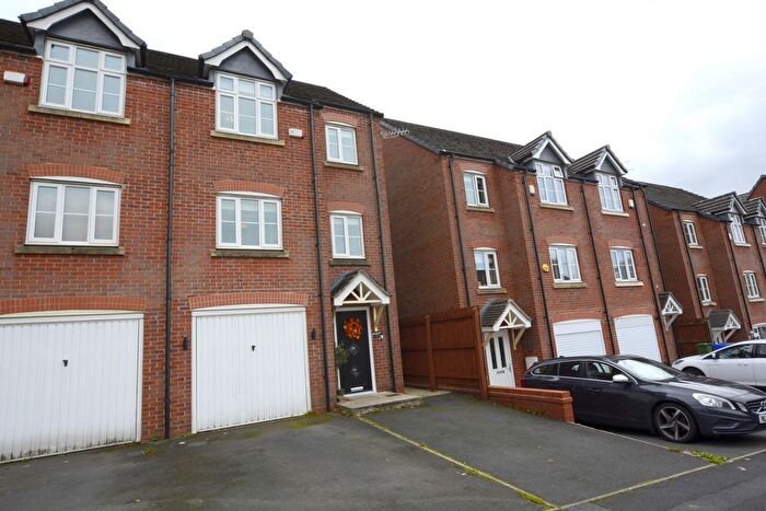 4 Bedroom Semi-Detached House For Sale In Windermere Road, Dukinfield, SK16