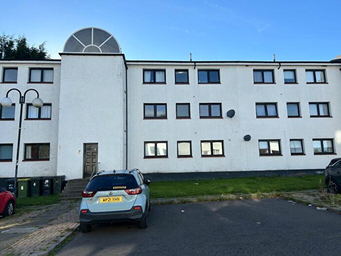 3 Bedroom Flat To Rent In Kildonan Court, Newmains, Wishaw, ML2