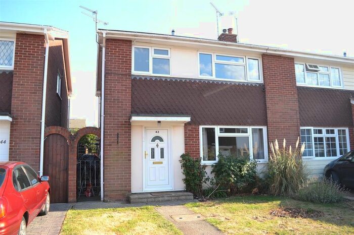 3 Bedroom Semi-Detached House To Rent In Meon Close, Chelmsford, CM1