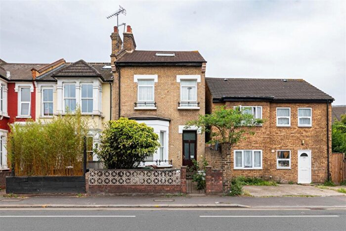 1 Bedroom Apartment To Rent In Grange Park Road, Leyton, E10