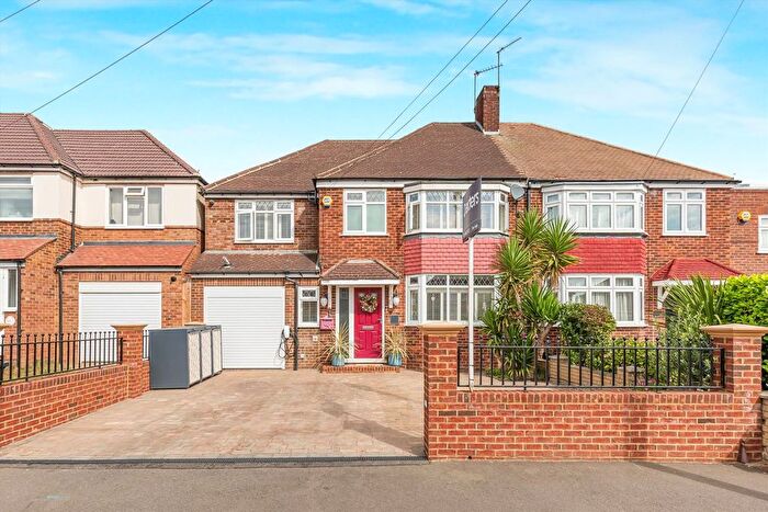4 Bedroom Semi-detached House For Sale In Arnold Crescent, Isleworth, TW7