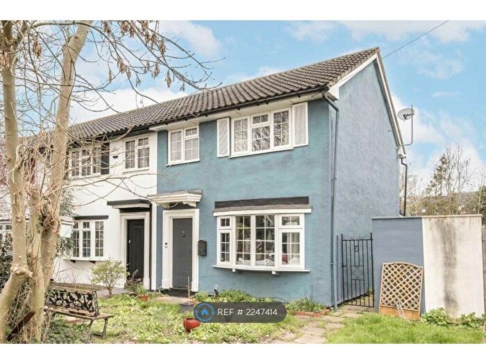 2 Bedroom End Of Terrace House To Rent In Regency Close, Hampton, TW12