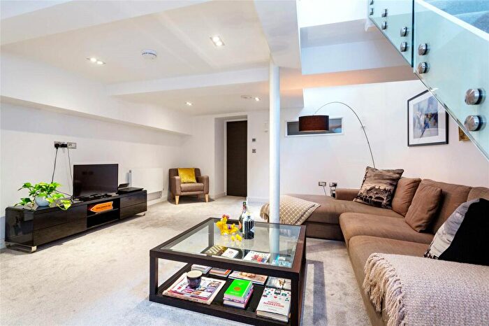 3 Bedroom Apartment To Rent In Windsor Street, N1