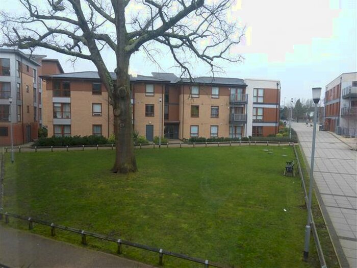 4 Bedroom Ground Maisonette To Rent In Commonwealth Drive, Crawley, RH10