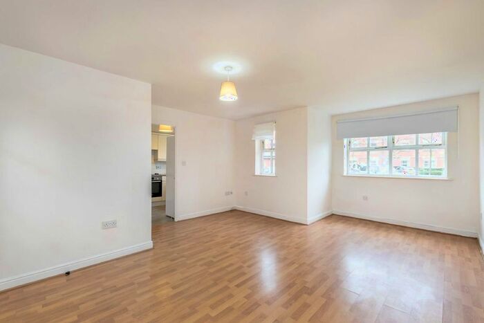 2 Bedroom Flat To Rent In Macmillan Way, London, SW17