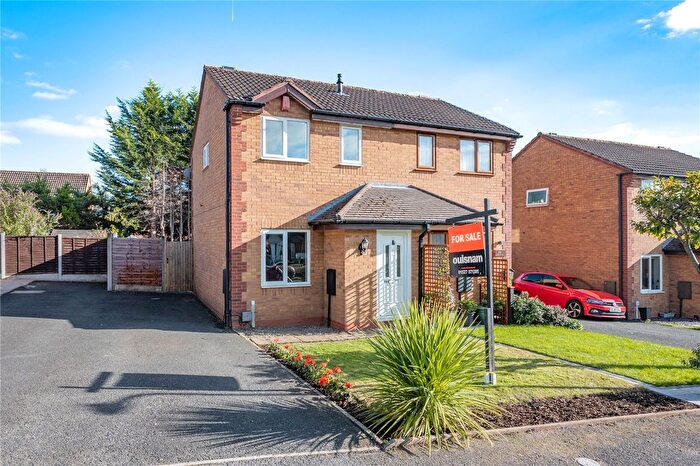 2 Bedroom Semi Detached House For Sale In Abbey Close, Bromsgrove, Worcestershire, B60