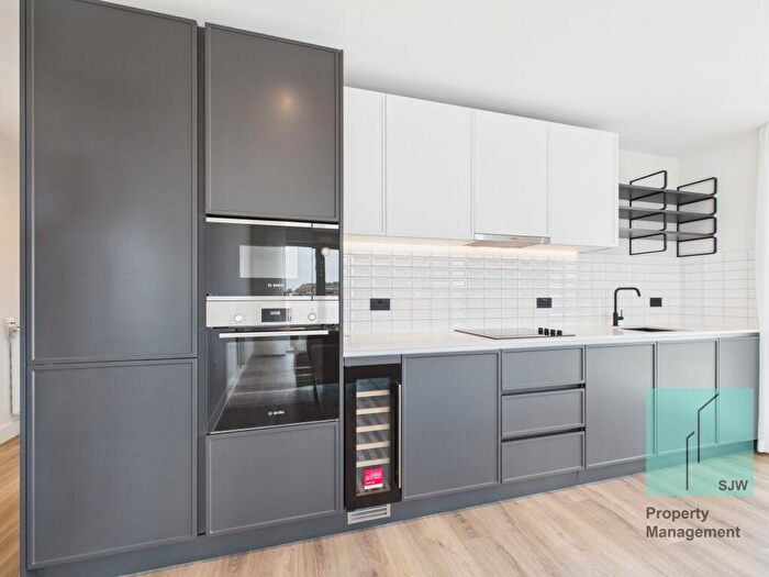 3 Bedroom Flat To Rent In Townsend Road, Cairncross House, SE3