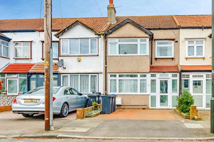 3 Bedroom Terraced House For Sale In Galpins Road, Thornton Heath, CR7