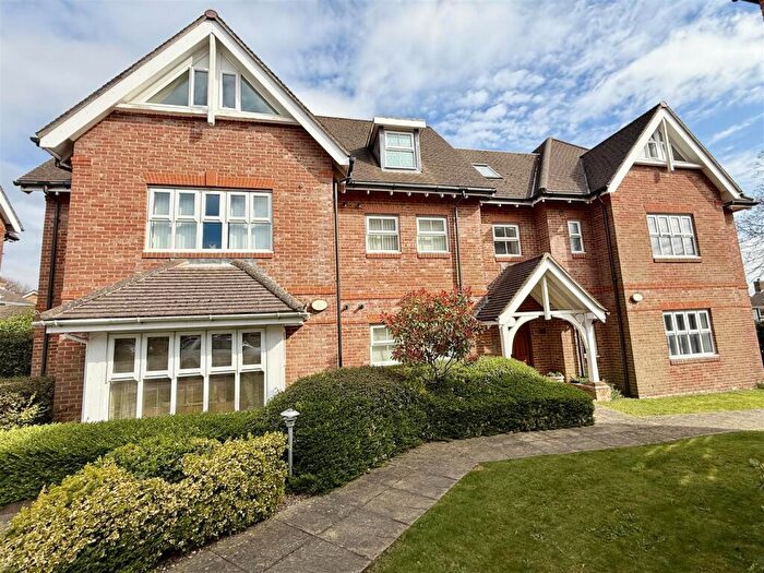 2 Bedroom Flat To Rent In Locks Road, Locks Heath, Southampton, SO31