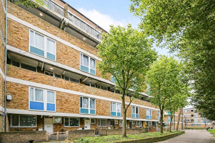 4 Bedroom Maisonette For Sale In Hitchin Square, Bow, E3