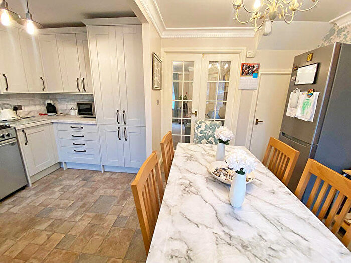 3 Bedroom End Of Terrace House For Sale In Stryd Hywel Harris, Ystrad Mynach, Hengoed, CF82 - Photo 2