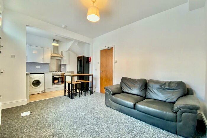 2 Bedroom Terraced House To Rent In Harold View, Hyde Park, LS6