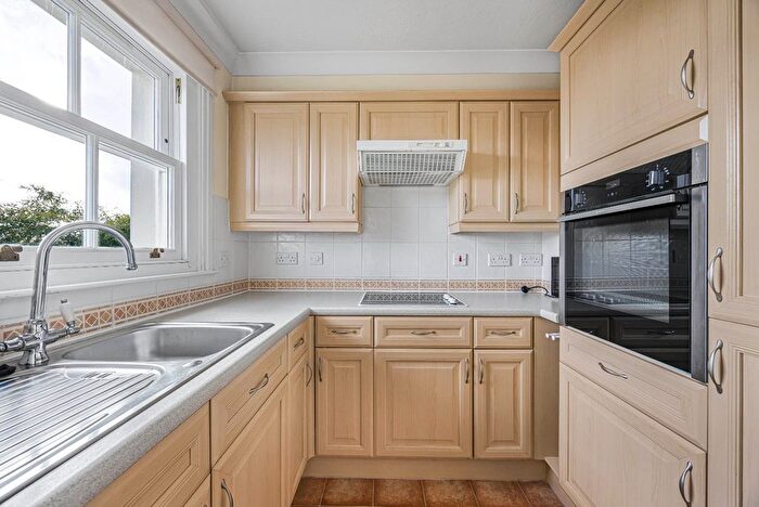 2 Bedroom Flat For Sale In Commercial Street, Cheltenham, Gloucestershire, GL50