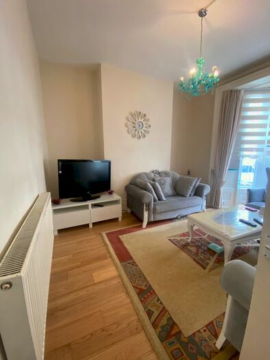 3 Bedroom Town House To Rent In Paragon Road, London, E9