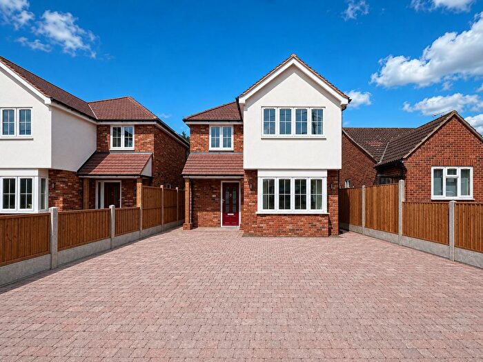 4 Bedroom Detached House For Sale In Burnham Road, Hullbridge, SS5