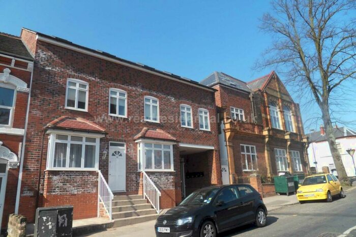 4 Bedroom Flat To Rent In Exeter Road, Birmingham. First Floor Four Bedroom Purpose Built Flat., B29
