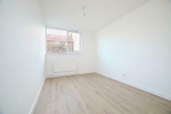 3 Bedroom Apartment To Rent In Priory Court, Peckham, SE15