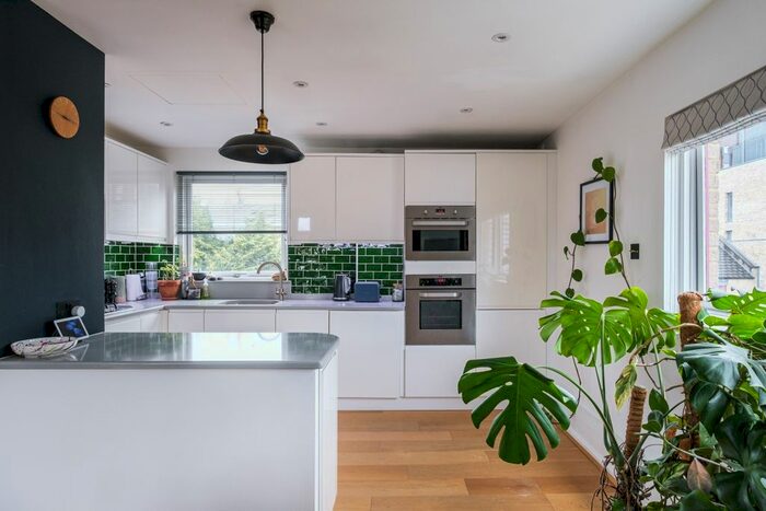 2 Bedroom Flat To Rent In Pickfords Wharf, Wharf Road, London, N1