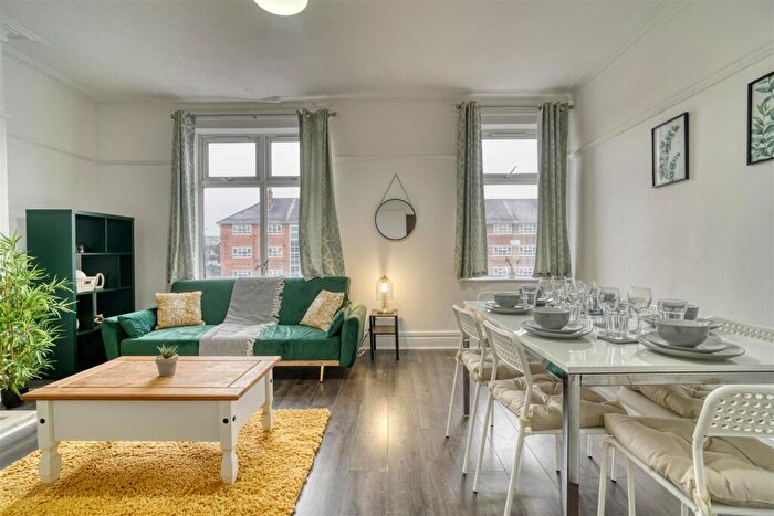 3 Bedroom Apartment For Sale In Chester Road, Stretford, Manchester, M32