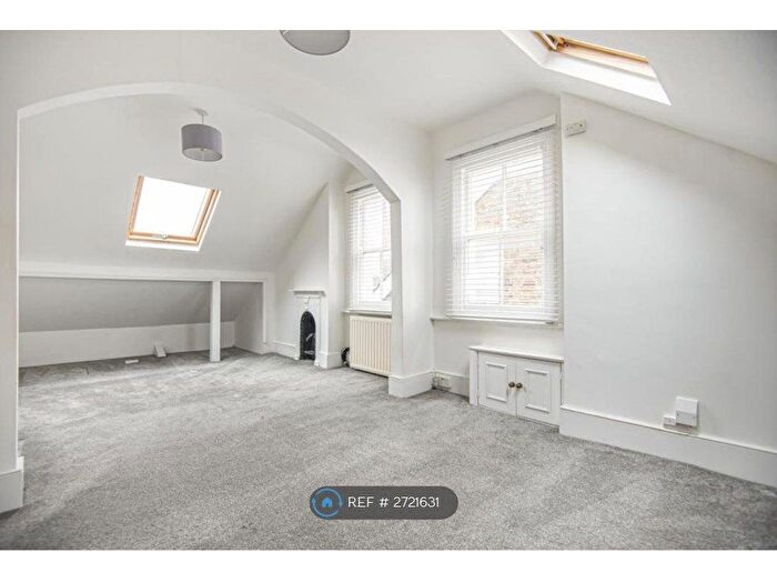 Studio To Rent In Burgoyne Road, London, SE25