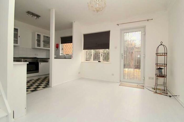 1 Bedroom Terraced House To Rent In St. Johns Road, Erith, DA8