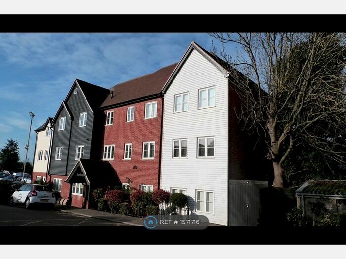 2 Bedroom Flat To Rent In Westminster Lodge, Benfleet, SS7