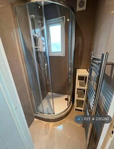 4 Bedroom Semi-Detached House To Rent In Vaughan Rd, Brixton, Camberwell, Denmark Hill, SE5