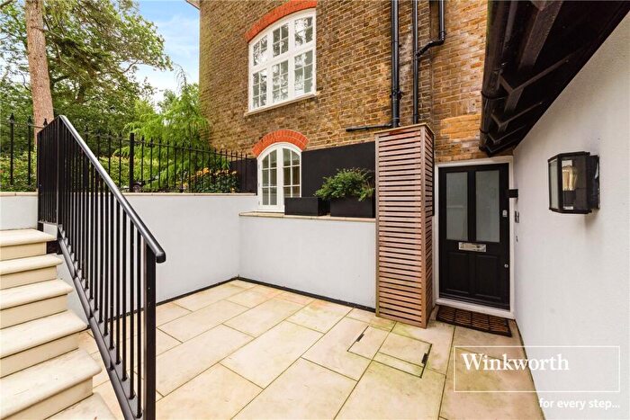 2 Bedroom Apartment For Sale In Heathfield Road, Keston, BR2