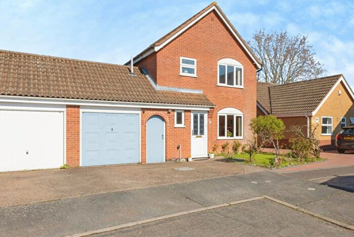 3 Bedroom Link Detached House For Sale In Dussindale, Wymondham, Norfolk, NR18