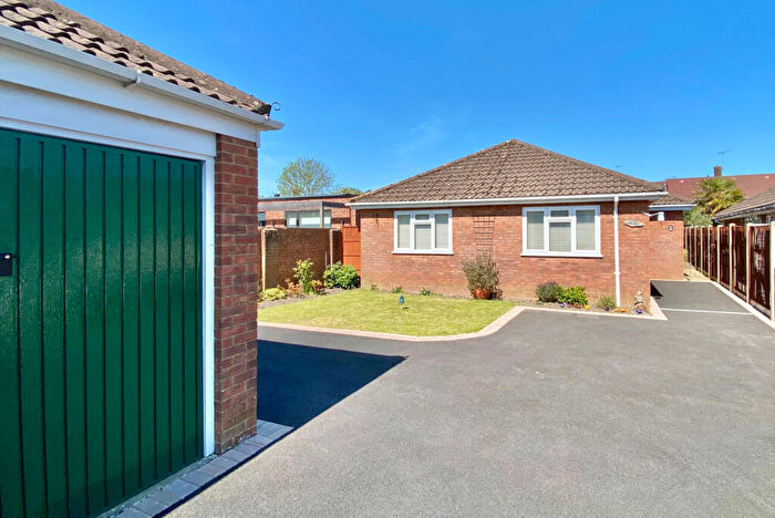 3 Bedroom Detached Bungalow For Sale In Cloughs Road, Ringwood, BH24