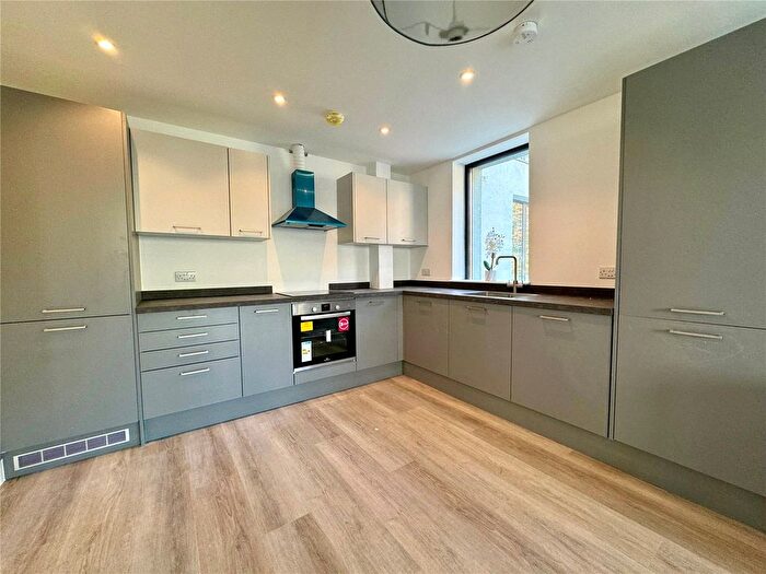2 Bedroom Flat For Sale In Farnborough Road, Farnborough, Hampshire, GU14