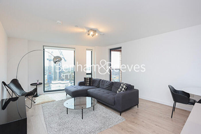 1 Bedroom Apartment To Rent In Williamsburg Plaza, Canary Wharf, E14