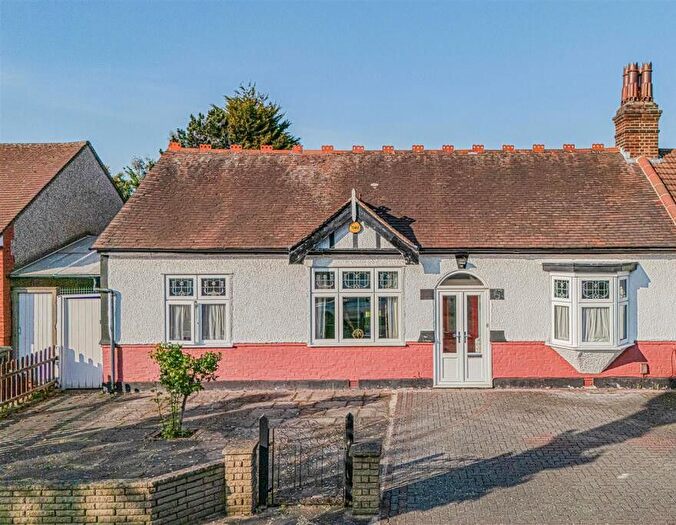 3 Bedroom Bungalow To Rent In Geariesville Gardens, Ilford, IG6