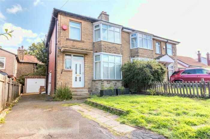 3 Bedroom Semi-Detached House To Rent In Longden Avenue, Huddersfield, West Yorkshire, HD4