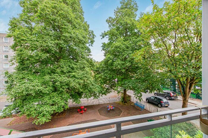 2 Bedroom Flat For Sale In Cawnpore Street, London, SE19