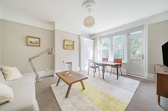 2 Bedroom Flat For Sale In Queensthorpe Road, Sydenham, SE26